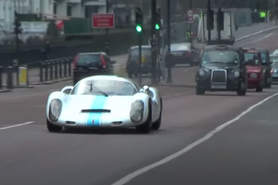 Porsche 910 on the roads in London